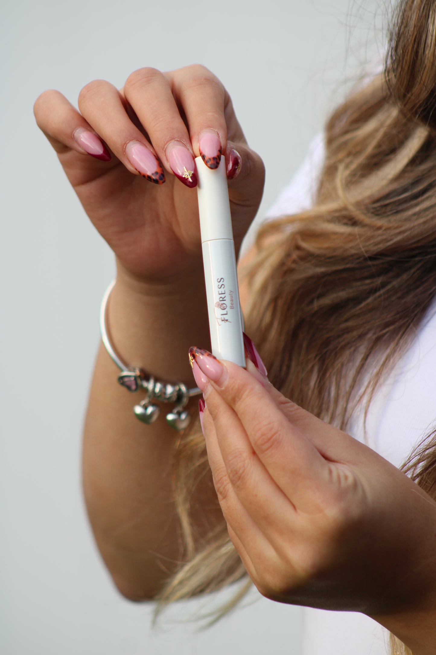 Floress Lash Glue - Professional Eyelash Adhesive for Secure Hold and Natural Look